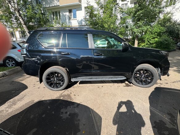 2013 Toyota Land Cruiser Prado 150 Series Рестайлинг 1, чёрный, 3500000 рублей - вид 1