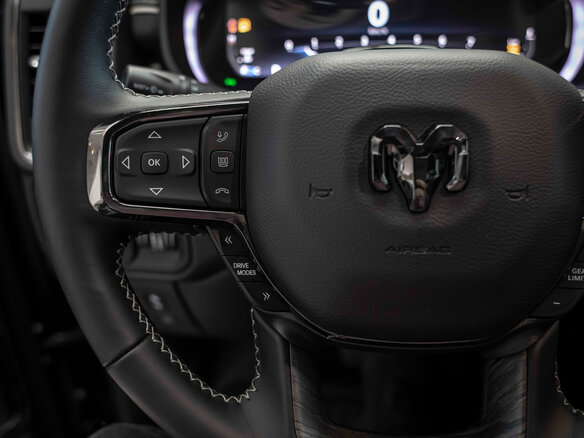 2026 Ram 1500 Crew Cab eTorque V Рестайлинг, чёрный, 11494964 рублей - вид 34