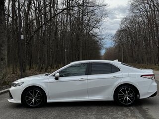 2018 Toyota Camry VIII (XV70), белый, 2100000 рублей, вид 1