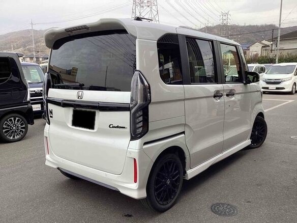 2022 Honda N-BOX II Рестайлинг, белый - вид 3