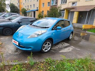 2011 Nissan Leaf (EM61) I (ZE0/AZE0), синий, 815000 рублей, вид 2