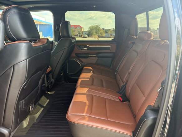 2023 Ram 1500 Quad Cab V, чёрный, 8000000 рублей - вид 11