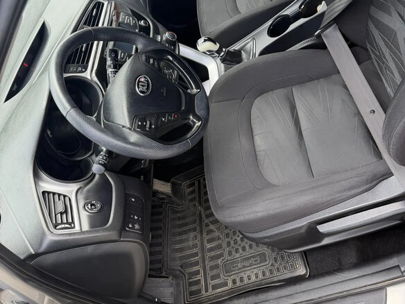 2016 Kia Ceed II Рестайлинг, серебристый, 1300000 рублей - вид 6