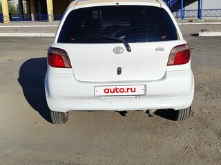 2001 Toyota Vitz I (P10), белый, 315000 рублей, вид 4