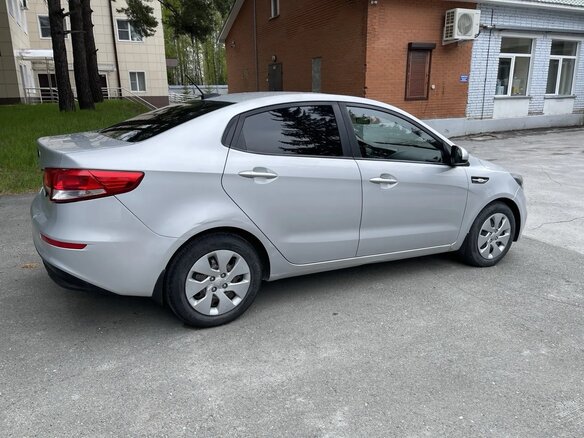 2017 Kia Rio III Рестайлинг, серебристый, 1110000 рублей - вид 7