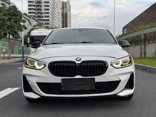 2022 BMW 1 серии 120i III (F52) Рестайлинг, белый, 1540000 рублей, вид 2