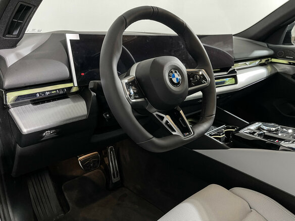 2026 BMW 5 серии 530i xDrive VIII (G60/G61/G68), синий - вид 11