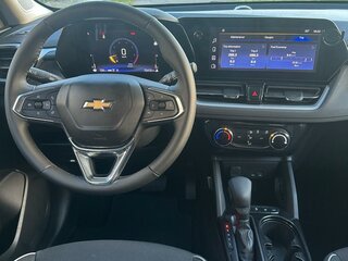 2024 Chevrolet TrailBlazer III Рестайлинг, серый, 1890000 рублей, вид 4