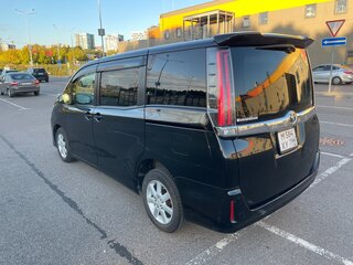 2017 Toyota Noah III (R80) Рестайлинг, чёрный, 1930000 рублей, вид 3