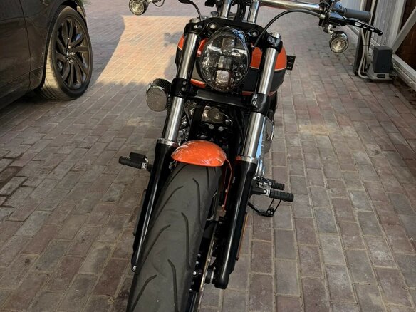 2023 Harley-Davidson Breakout, оранжевый, 3000000 рублей - вид 3