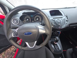 2016 Ford Fiesta Mk6 Рестайлинг, красный, 800000 рублей, вид 4