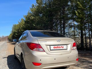 2011 Hyundai Solaris I, бежевый, 600000 рублей, вид 4