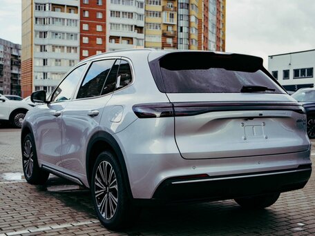 2026 Geely EX5 Гибрид EM-i, серебристый, 3974990 рублей, вид 3