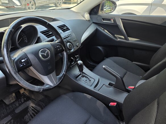 2011 Mazda 3 II (BL) Рестайлинг, белый, 750000 рублей - вид 4