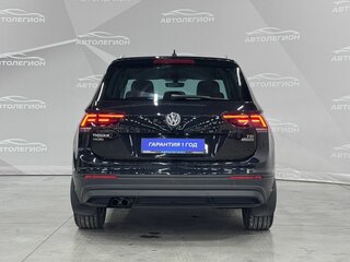 2017 Volkswagen Tiguan II, чёрный, 2200000 рублей, вид 4