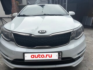 2017 Kia Rio III Рестайлинг, белый, 850000 рублей, вид 3