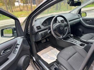 2011 Mercedes-Benz A-Класс 180 II (W169) Рестайлинг, чёрный, 600000 рублей, вид 3