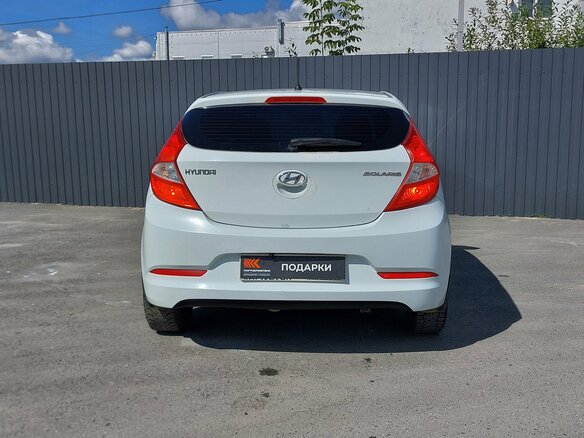 2015 Hyundai Solaris I Рестайлинг, белый, 839000 рублей - вид 5