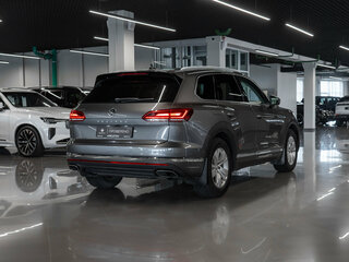 2020 Volkswagen Touareg III, серый, 4020000 рублей, вид 4