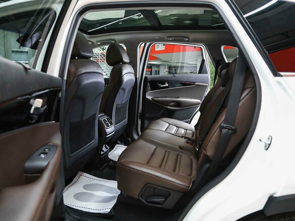 2017 Kia Sorento III Prime, белый, 2490000 рублей - вид 6