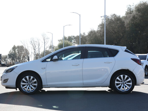 2010 Opel Astra J, белый, 520000 рублей - вид 7