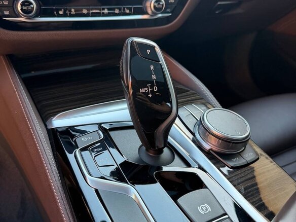 2019 BMW 5 серии 540i xDrive VII (G30/G31/G38), чёрный, 4600000 рублей - вид 10