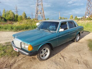 1978 Mercedes-Benz W123 300, зелёный, 360000 рублей, вид 1