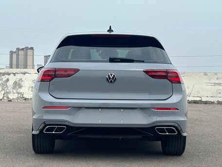 2024 Volkswagen Golf VIII, серый, 2686000 рублей, вид 4