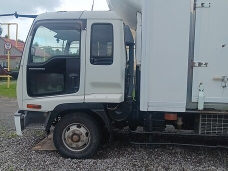 2004 Isuzu Forward (F-Series), белый, 2400000 рублей, вид 2