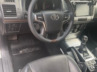 2017 Toyota Land Cruiser Prado 150 Series Рестайлинг 2, белый, 6990000 рублей, вид 5