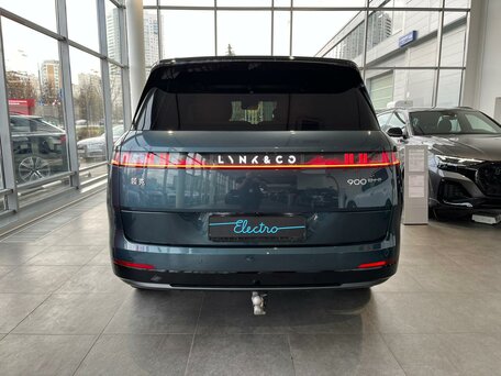 Lynk & Co 900