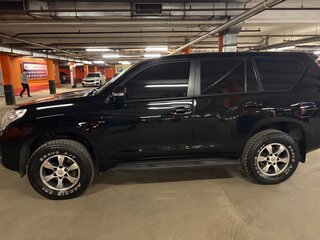 2009 Toyota Land Cruiser Prado 150 Series, чёрный, 2000000 рублей, вид 3