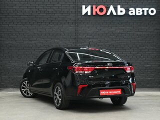 2020 Kia Rio IV, чёрный, 1480000 рублей, вид 4