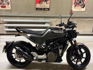 2021 Husqvarna Svartpilen 401, серый, 448000 рублей, вид 3