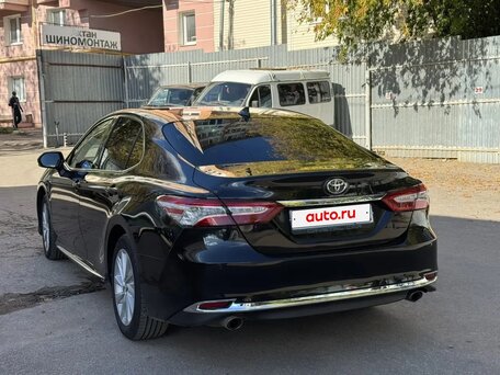 2023 Toyota Camry VIII (XV70) Рестайлинг, чёрный, 3333000 рублей, вид 5