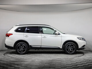 2018 Mitsubishi Outlander III Рестайлинг 2, белый, 1499000 рублей, вид 4