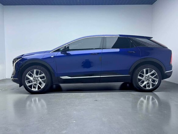 2026 Cadillac Lyriq, синий, 8000000 рублей - вид 3