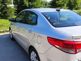 2017 Kia Rio III Рестайлинг, серебристый, 1250000 рублей, вид 5