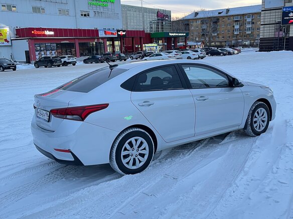 2019 Hyundai Solaris II, серебристый, 1200000 рублей - вид 2