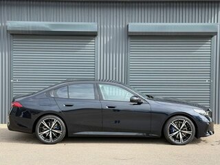 2026 BMW 5 серии 530i xDrive VIII (G60/G61/G68), чёрный, 9900000 рублей, вид 5