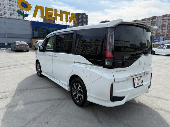 2019 Honda Stepwgn Spada V Рестайлинг, белый, 2050000 рублей - вид 6