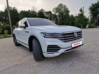 2020 Volkswagen Touareg III, белый, 5650000 рублей, вид 4