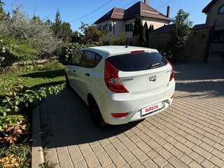 2013 Hyundai Solaris I, белый, 750000 рублей, вид 4