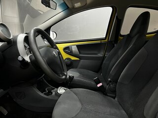 2008 Peugeot 107 I, жёлтый, 399900 рублей, вид 5