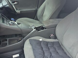 2011 Toyota Prius III (XW30), белый, 650000 рублей, вид 4