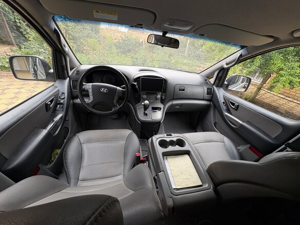 2009 Hyundai Grand Starex I, серый, 1800000 рублей - вид 4