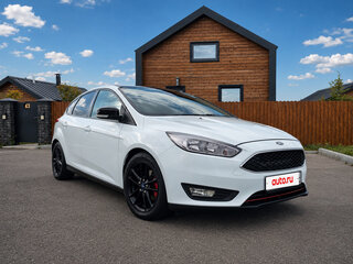 2017 Ford Focus III Рестайлинг, белый, 950000 рублей, вид 4