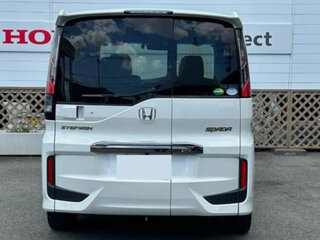 2021 Honda Stepwgn Spada V Рестайлинг, белый, 2100000 рублей, вид 3