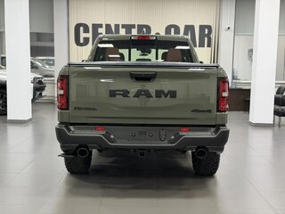 2025 Ram 1500 Crew Cab V Рестайлинг, зелёный, 8990000 рублей, вид 3