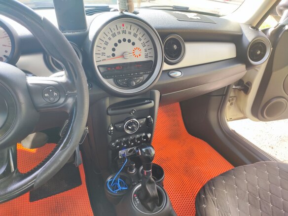 2012 Mini Hatch Cooper II (R56) Рестайлинг, белый, 1100000 рублей - вид 8